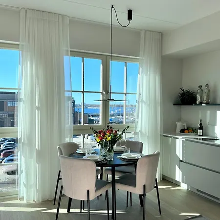 Premium Noblessner Seaside Apartment, Free Parking Lägenhet Tallinn